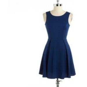 Sleeveless Floral Embossed Dress - S